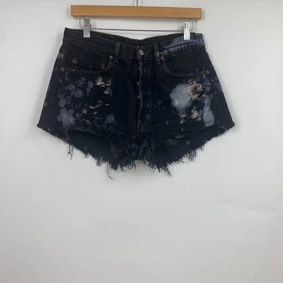Levi's Women's 501 Button Fly Heavy Distressed Bleached Raw Hem Cut Offs SZ 30 - Picture 1 of 8